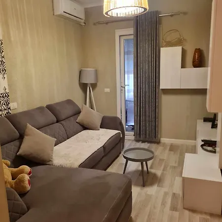 Rajmonda's House Апартаменты *